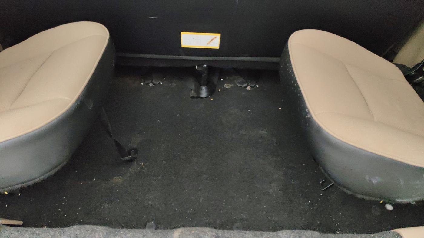 2019 Mahindra TUV300 T10, Diesel, Manual, 27,583 km, Boot Inside