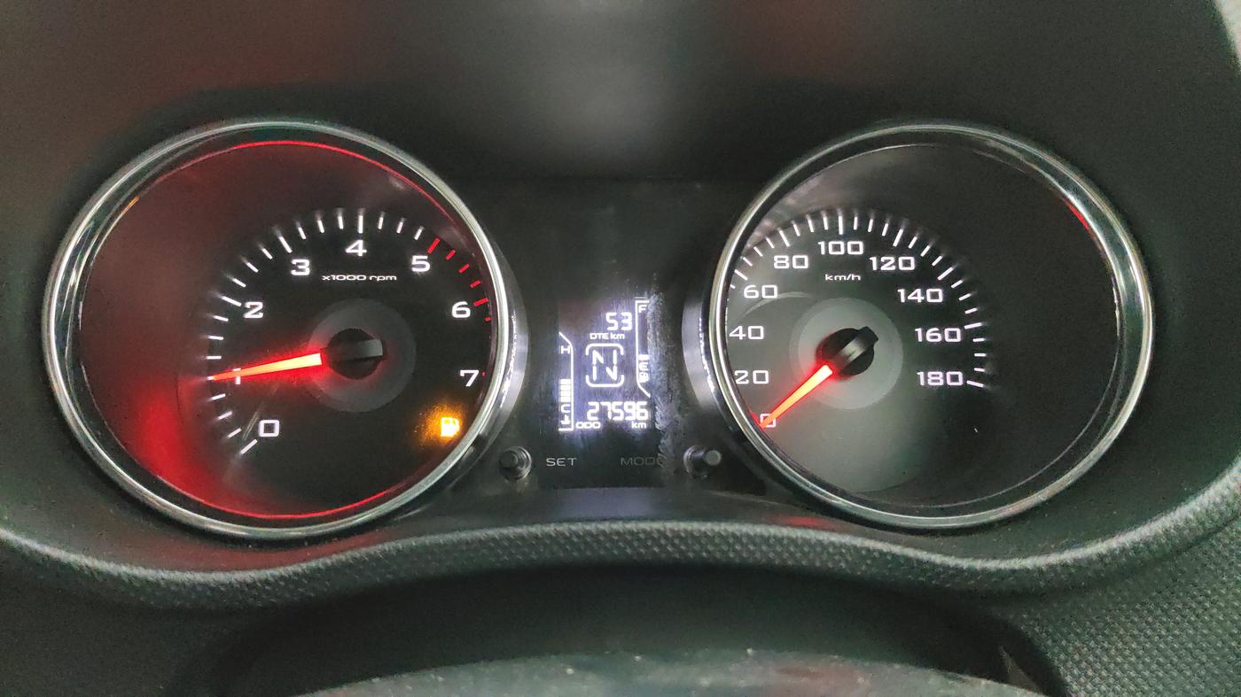 2019 Mahindra TUV300 T10, Diesel, Manual, 27,583 km, Odometer Image