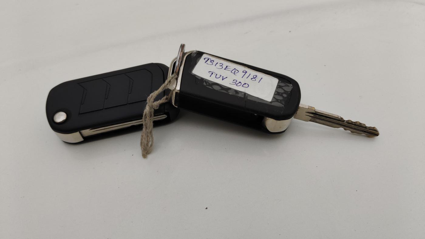 2019 Mahindra TUV300 T10, Diesel, Manual, 27,583 km, Key Close Up