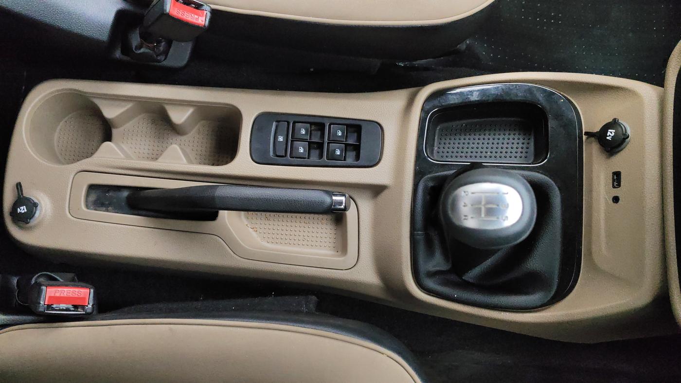 2019 Mahindra TUV300 T10, Diesel, Manual, 27,583 km, Gear Lever
