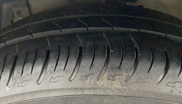 2018 Maruti Ciaz DELTA DIESEL 1.3, Diesel, Manual, 74,648 km, Left Front Tyre Tread