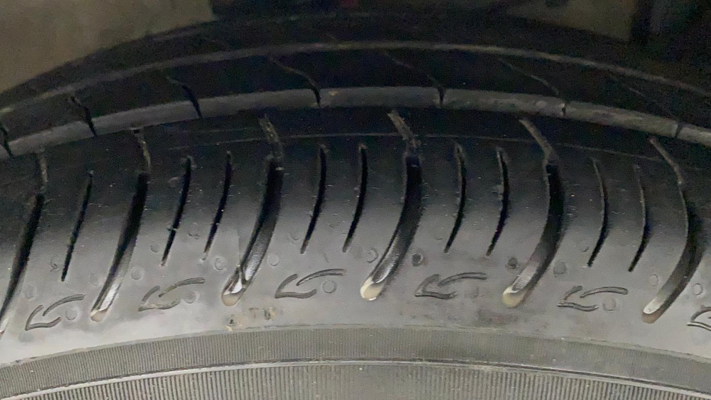 2018 Maruti Ciaz DELTA DIESEL 1.3, Diesel, Manual, 74,648 km, Right Front Tyre Tread