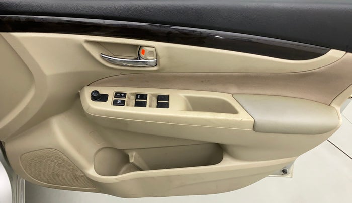 2018 Maruti Ciaz DELTA DIESEL 1.3, Diesel, Manual, 74,648 km, Driver Side Door Panels Control