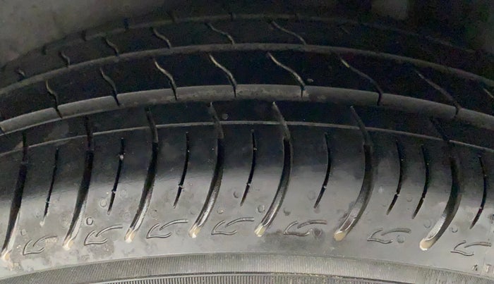 2018 Maruti Ciaz DELTA DIESEL 1.3, Diesel, Manual, 74,648 km, Left Rear Tyre Tread