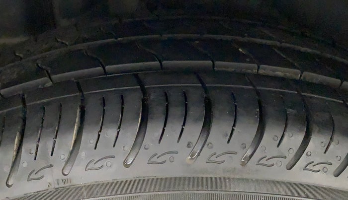 2018 Maruti Ciaz DELTA DIESEL 1.3, Diesel, Manual, 74,648 km, Right Rear Tyre Tread