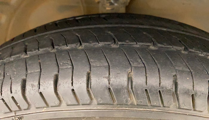 2012 Maruti Wagon R 1.0 LXI, Petrol, Manual, 50,317 km, Right Front Tyre Tread