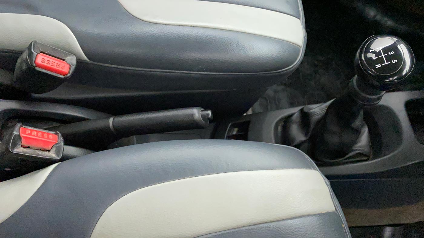 2012 Maruti Wagon R 1.0 LXI, Petrol, Manual, 50,317 km, Gear Lever