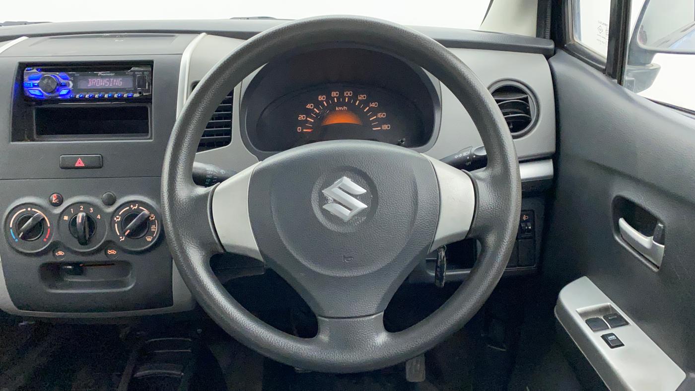 2012 Maruti Wagon R 1.0 LXI, Petrol, Manual, 50,317 km, Steering Wheel Close Up