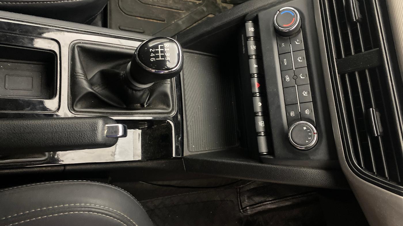2022 Mahindra XUV700 AX 3 P MT 5 STR, Petrol, Manual, 82,103 km, Gear Lever