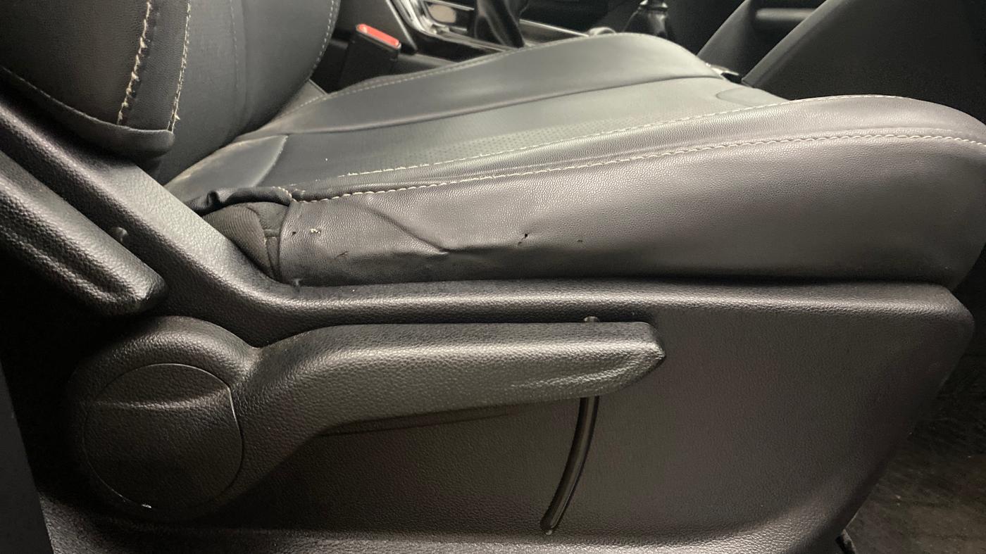 2022 Mahindra XUV700 AX 3 P MT 5 STR, Petrol, Manual, 82,103 km, Driver Side Adjustment Panel