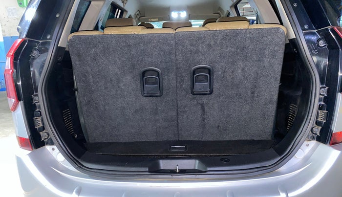 2020 Mahindra XUV500 W7, Diesel, Manual, 43,592 km, Boot Inside