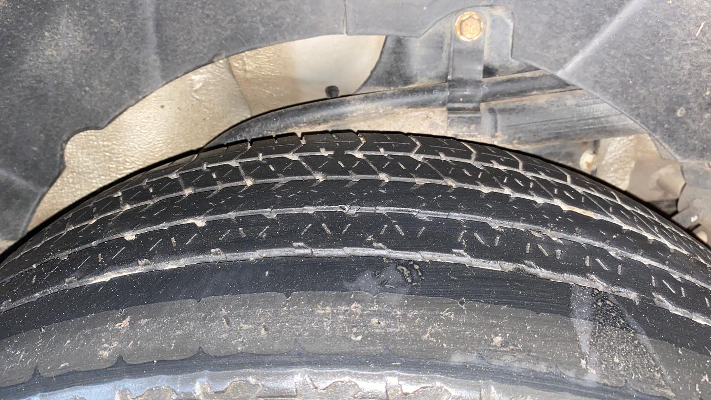 2020 Mahindra XUV500 W7, Diesel, Manual, 43,630 km, Left Rear Tyre Tread