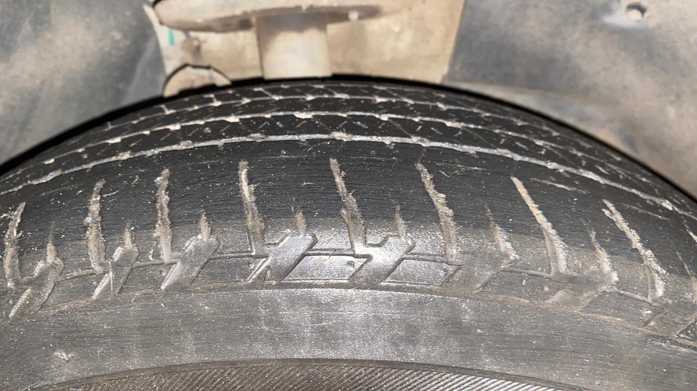 2020 Mahindra XUV500 W7, Diesel, Manual, 43,630 km, Right Front Tyre Tread