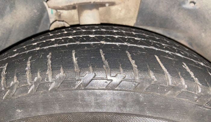 2020 Mahindra XUV500 W7, Diesel, Manual, 43,592 km, Right Front Tyre Tread