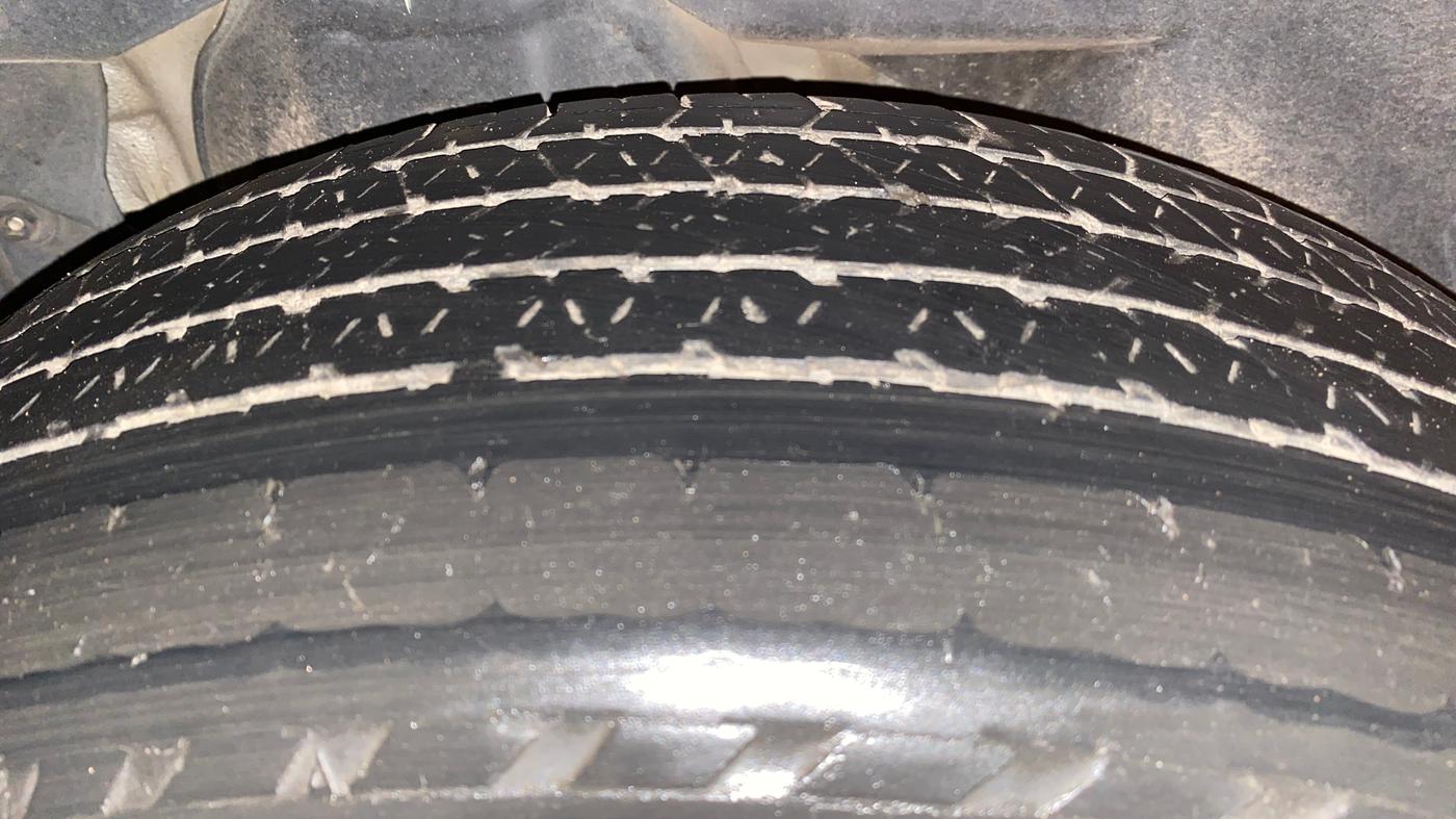 2020 Mahindra XUV500 W7, Diesel, Manual, 43,630 km, Right Rear Tyre Tread