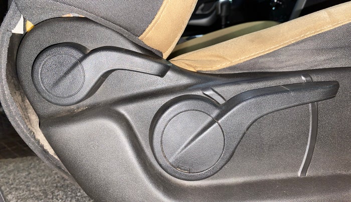 2020 Mahindra XUV500 W7, Diesel, Manual, 43,592 km, Driver Side Adjustment Panel