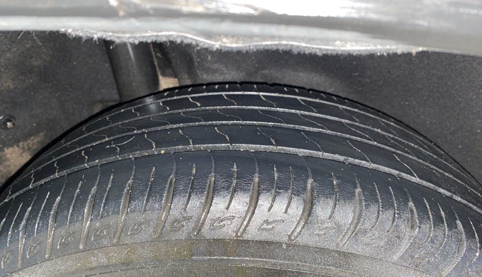 2019 Maruti Vitara Brezza ZDI AMT, Diesel, Automatic, 57,039 km, Right Rear Tyre Tread