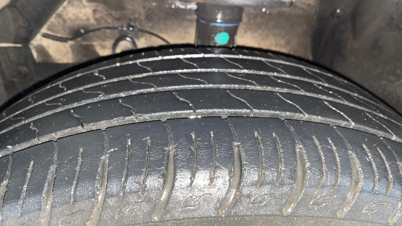 2019 Maruti Vitara Brezza ZDI AMT, Diesel, Automatic, 57,090 km, Left Front Tyre Tread