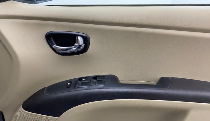 2015 Hyundai i10 SPORTZ 1.1, Petrol, Manual, 43,020 km, Driver Side Door Panels Control