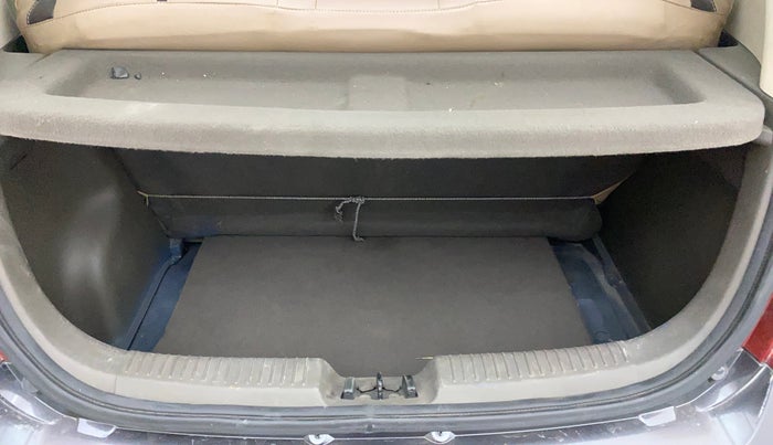 2015 Hyundai i10 SPORTZ 1.1, Petrol, Manual, 43,020 km, Boot Inside