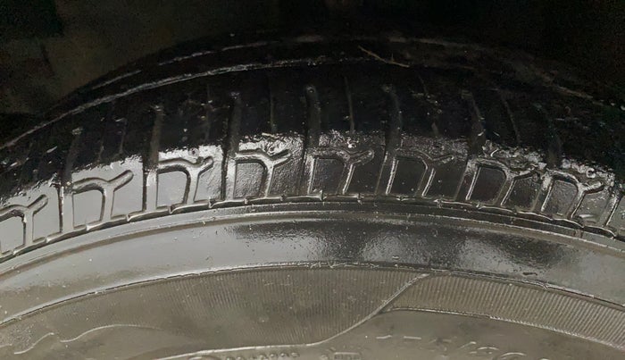 2015 Hyundai i10 SPORTZ 1.1, Petrol, Manual, 43,020 km, Left Front Tyre Tread