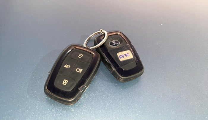2022 Tata PUNCH ACCOMPLISHED MT, Petrol, Manual, 49,843 km, Key Close Up