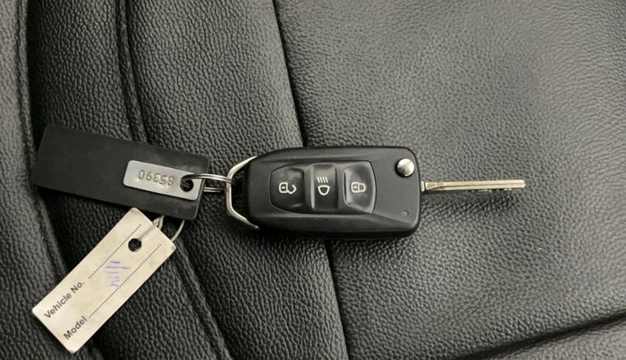 2022 Tata Tiago XT CNG, CNG, Manual, 27,376 km, Key Close Up