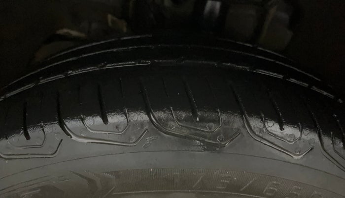2022 Tata Tiago XT CNG, CNG, Manual, 27,376 km, Left Front Tyre Tread