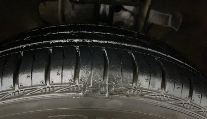 2022 Tata Tiago XT CNG, CNG, Manual, 27,376 km, Right Front Tyre Tread