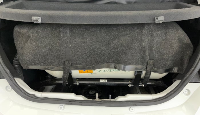 2022 Tata Tiago XT CNG, CNG, Manual, 27,376 km, Boot Inside