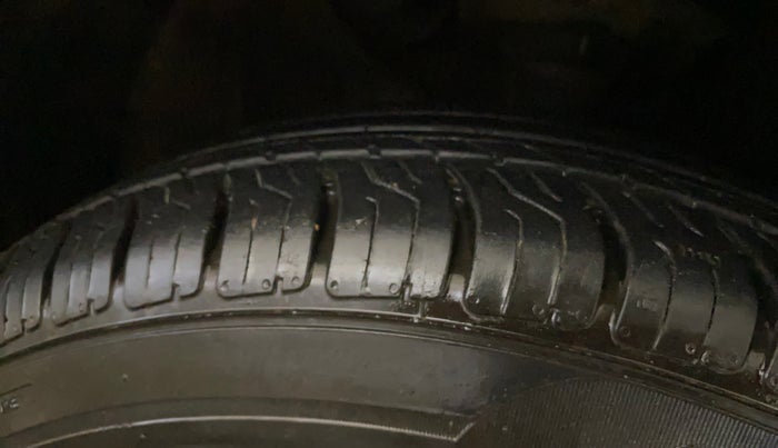 2016 Hyundai Creta SX PLUS 1.6 PETROL, Petrol, Manual, 55,716 km, Right Front Tyre Tread