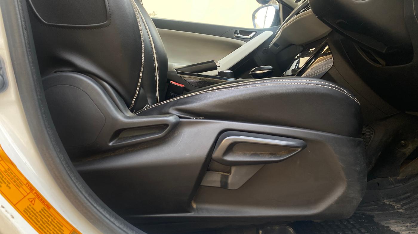 2024 Tata NEXON CREATIVE PLUS 1.2 REVOTRON 6 AMT, Petrol, Automatic, 64,944 km, Driver Side Adjustment Panel
