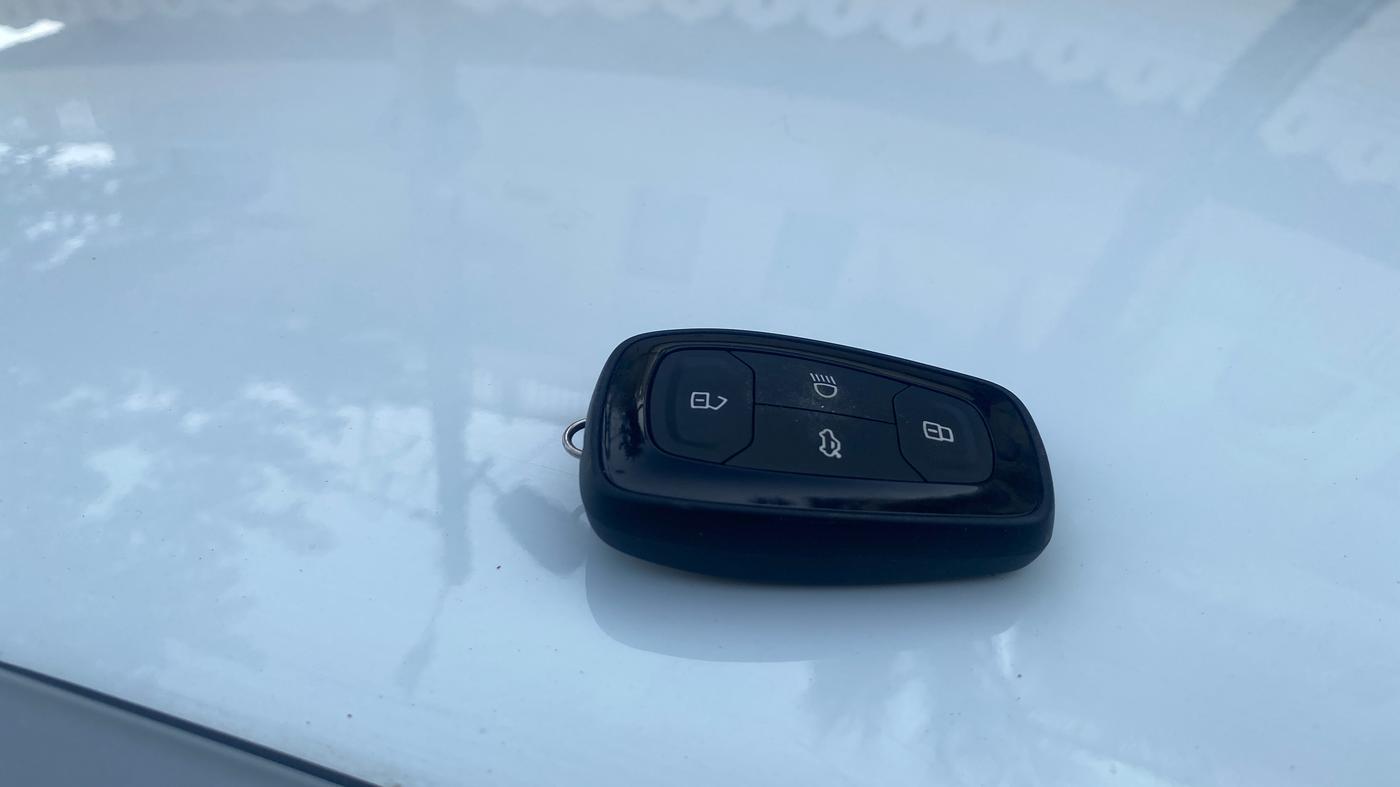 2024 Tata NEXON CREATIVE PLUS 1.2 REVOTRON 6 AMT, Petrol, Automatic, 64,944 km, Key Close Up