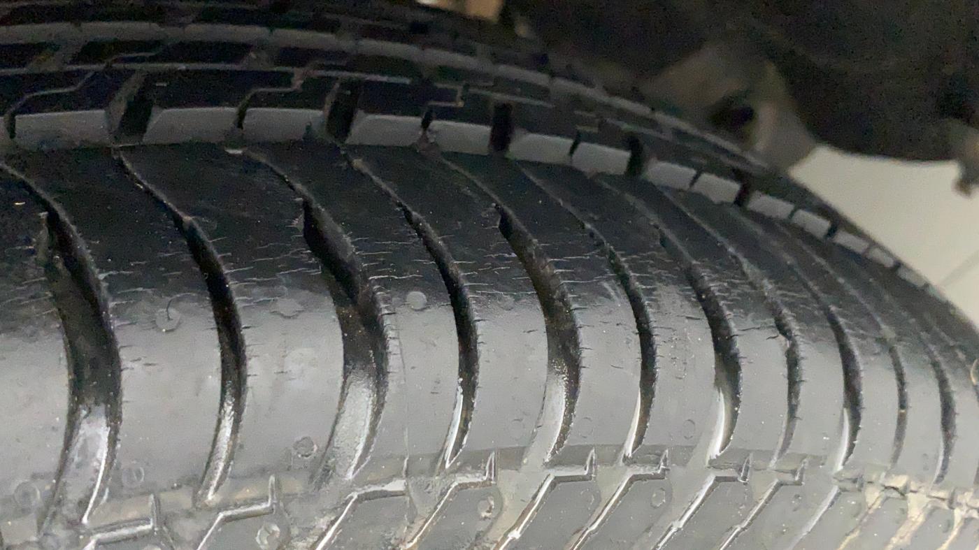 2015 Ford Ecosport TITANIUM 1.5L PETROL AT, Petrol, Automatic, 28,455 km, Right Rear Tyre Tread