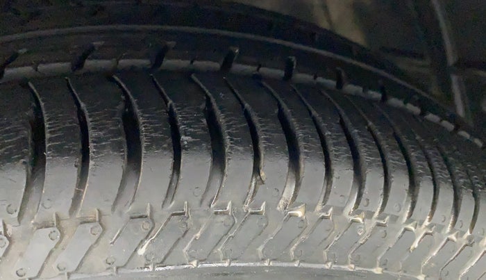 2015 Ford Ecosport TITANIUM 1.5L PETROL AT, Petrol, Automatic, 28,455 km, Left Rear Tyre Tread