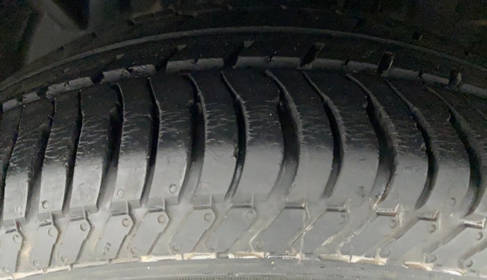 2015 Ford Ecosport TITANIUM 1.5L PETROL AT, Petrol, Automatic, 28,455 km, Left Front Tyre Tread