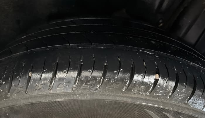 2022 Maruti Vitara Brezza LXI, Petrol, Manual, 39,255 km, Left Rear Tyre Tread