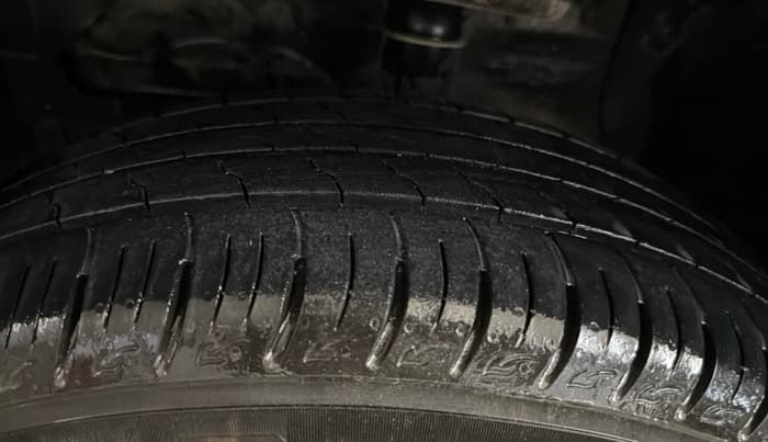 2022 Maruti Vitara Brezza LXI, Petrol, Manual, 39,255 km, Left Front Tyre Tread