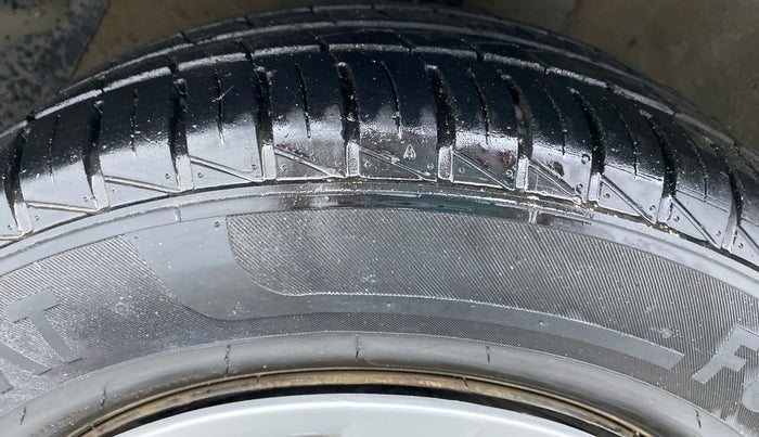 2012 Hyundai i20 MAGNA O 1.2, Petrol, Manual, 66,222 km, Left Front Tyre Tread