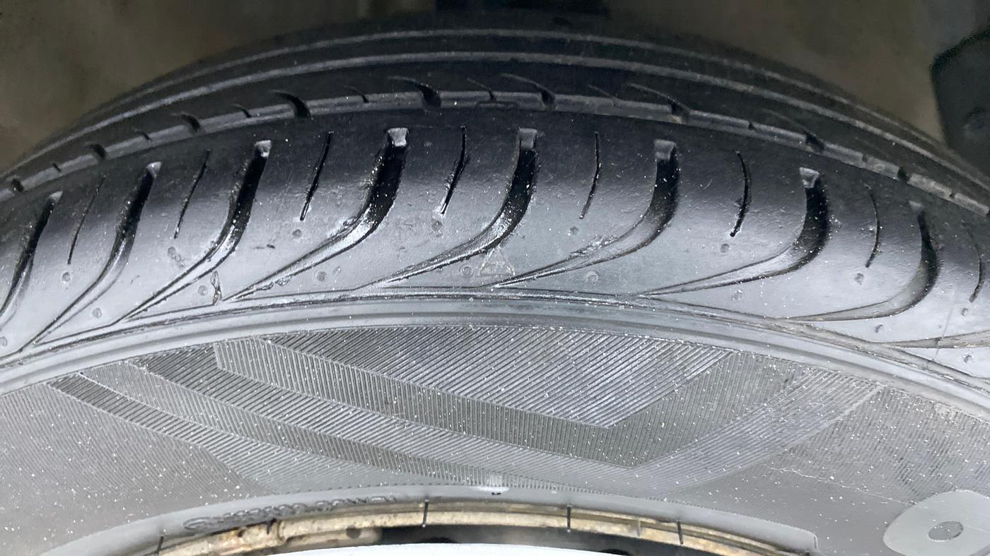 2012 Hyundai i20 MAGNA O 1.2, Petrol, Manual, 66,222 km, Right Front Tyre Tread