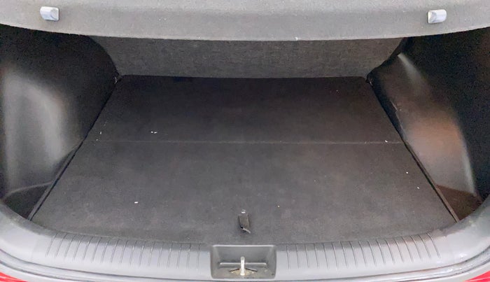 2017 Hyundai Creta SX PLUS 1.6 PETROL, Petrol, Manual, 80,736 km, Boot Inside