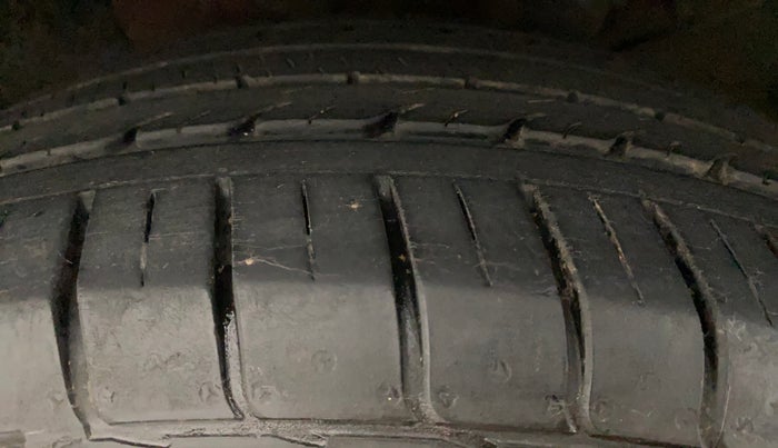 2017 Hyundai Creta SX PLUS 1.6 PETROL, Petrol, Manual, 80,736 km, Left Front Tyre Tread