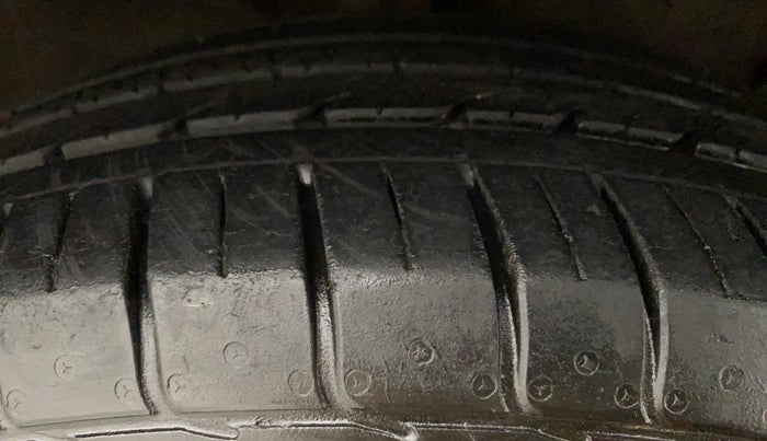 2017 Hyundai Creta SX PLUS 1.6 PETROL, Petrol, Manual, 80,736 km, Right Front Tyre Tread