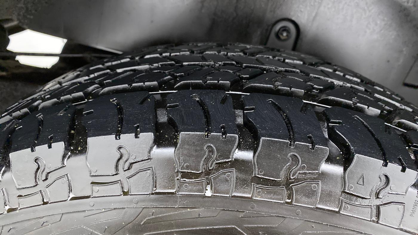 2021 Mahindra Thar LX PETROL HT 4WD AT, Petrol, Automatic, 9,473 km, Right Rear Tyre Tread