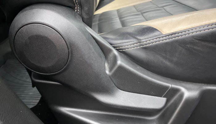 2019 Maruti New Wagon-R VXI (O) 1.0 AMT , Petrol, Automatic, 17,703 km, Driver Side Adjustment Panel
