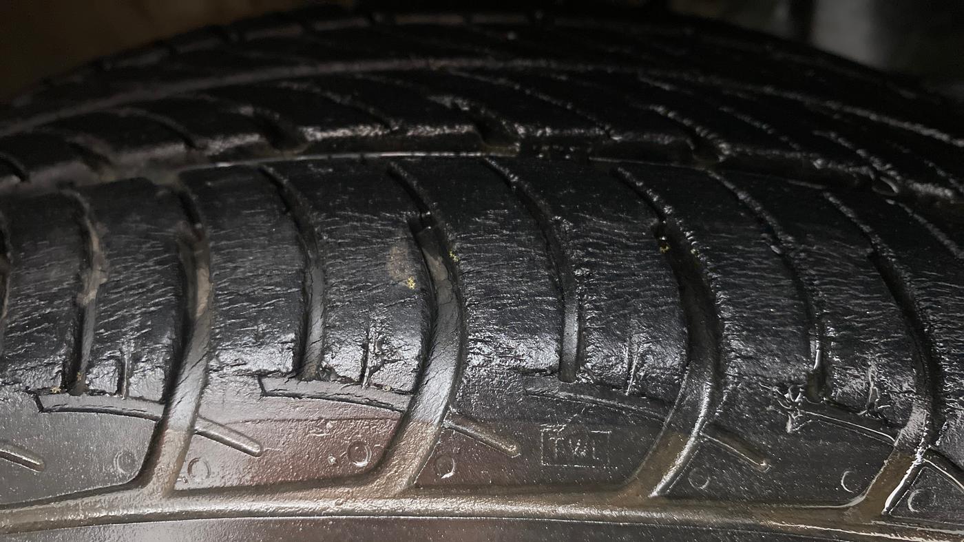2019 Maruti New Wagon-R VXI (O) 1.0 AMT , Petrol, Automatic, 17,703 km, Right Front Tyre Tread