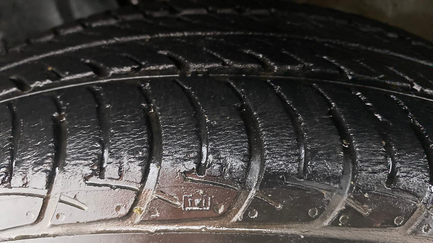 2019 Maruti New Wagon-R VXI (O) 1.0 AMT , Petrol, Automatic, 17,703 km, Left Front Tyre Tread
