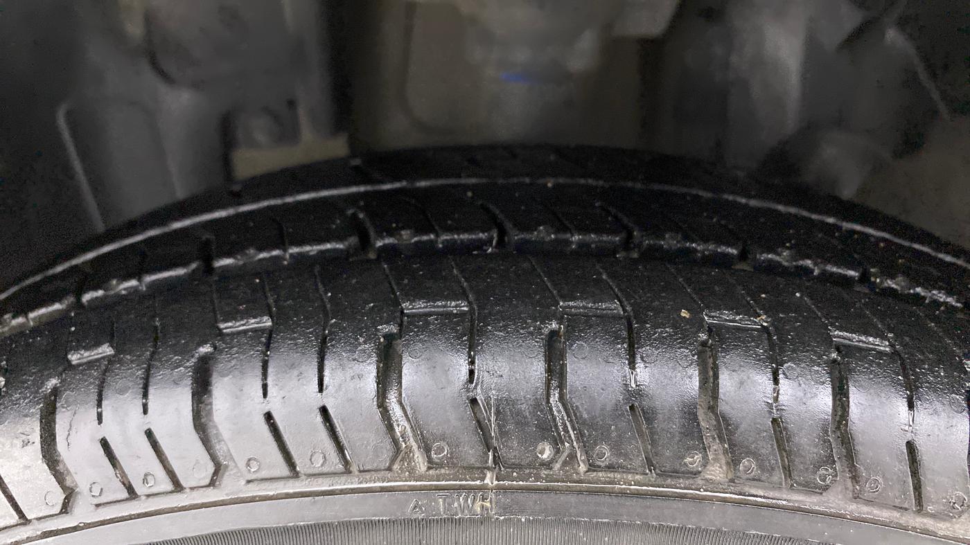 2016 Renault Kwid RXT 0.8, Petrol, Manual, 80,786 km, Left Front Tyre Tread
