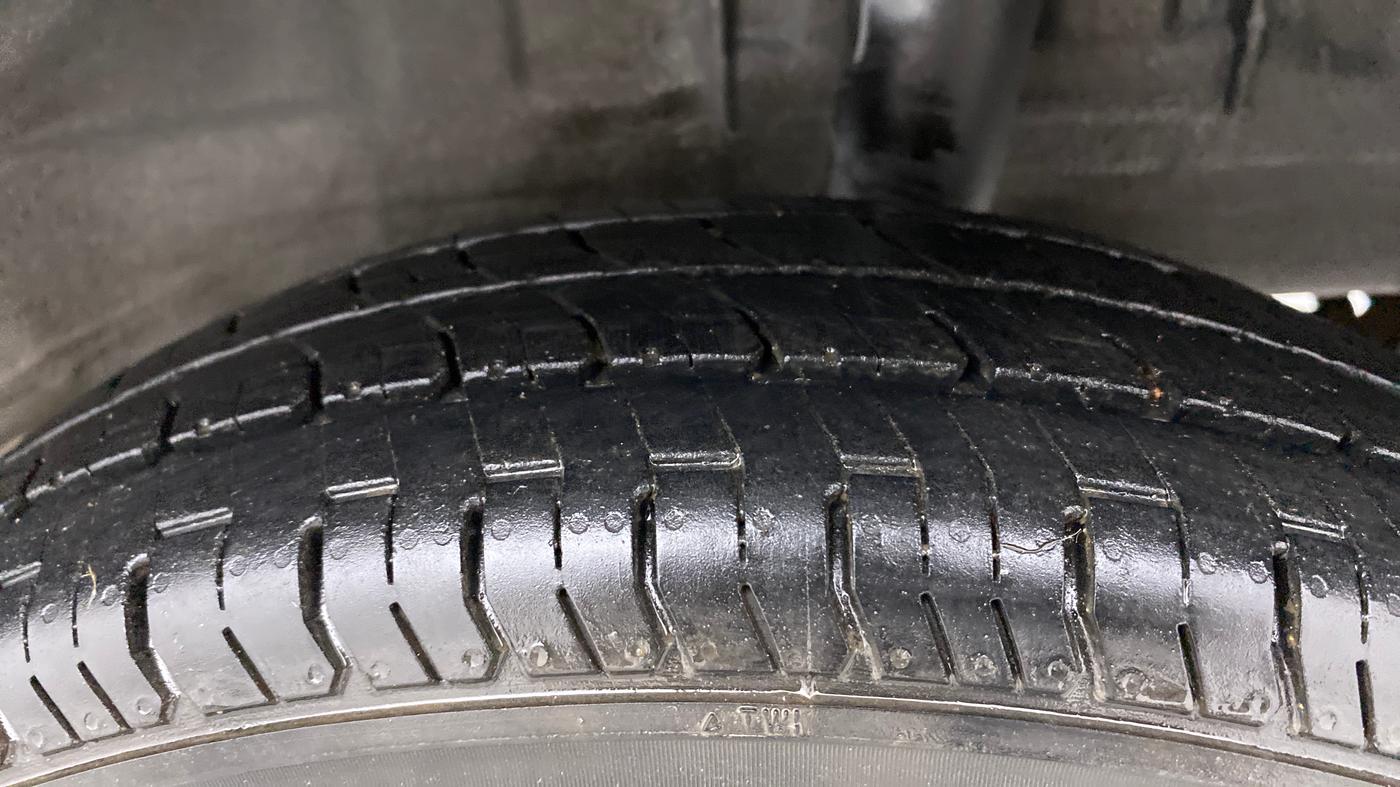 2016 Renault Kwid RXT 0.8, Petrol, Manual, 80,786 km, Left Rear Tyre Tread