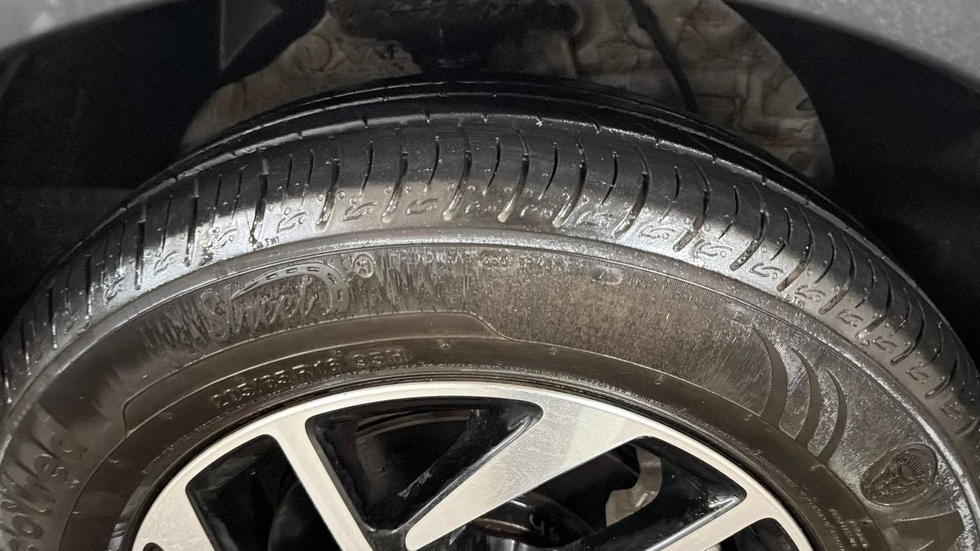 2025 Mahindra XUV 3XO AX5 1.2 L TCMPFi, Petrol, Manual, 5,026 km, Right Front Tyre Tread
